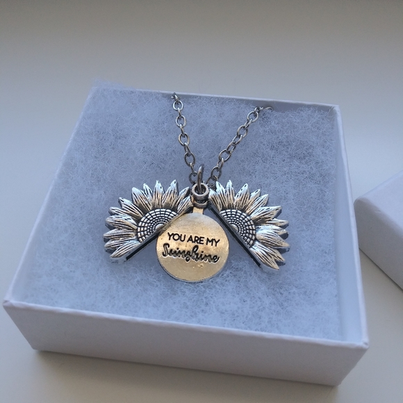 Sunflower Penant Necklace Hidden Message - Picture 2 of 3